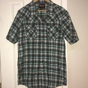 Western style short sleeve shirt.